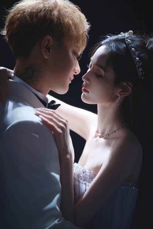 黄子韬徐艺洋晒婚纱照