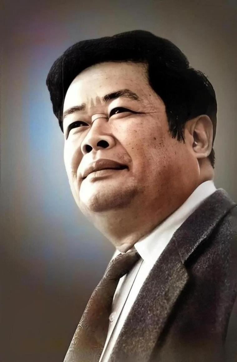 “玻璃大王”曹德旺卸任 交棒长子
