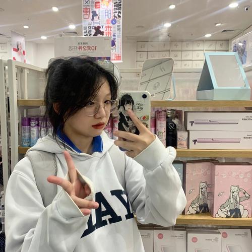 大牌设计“撞脸”长沙雅礼校服