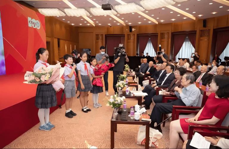清华大学设立杨振宁吊唁处纪念大师逝世