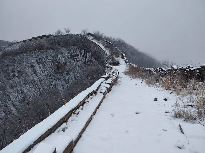 北京山区下雪了