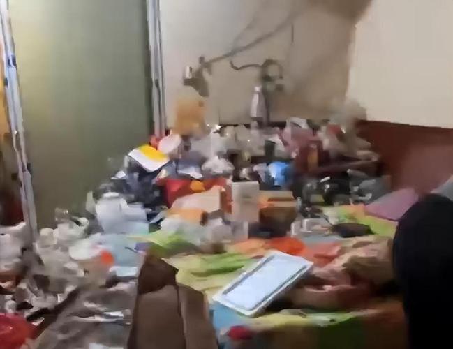 男子租房三年,房间变垃圾场——居住环境恶劣引关注
