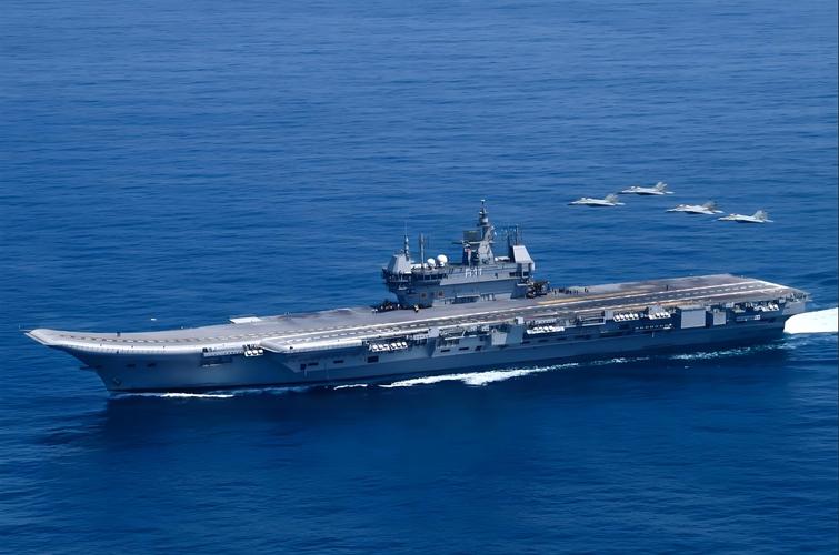莫迪登上印度首艘国产航母
