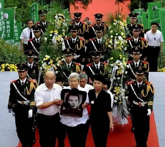 朱枫上海地下工作身份证首度公开亮相