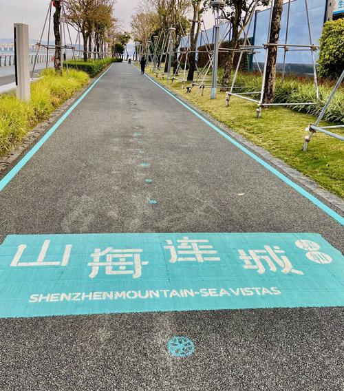 深圳一骑行道地标指引是多级台阶