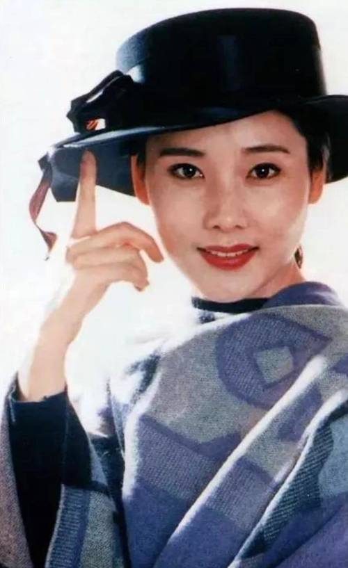 何赛飞综艺节目首秀亮相,展现真实魅力