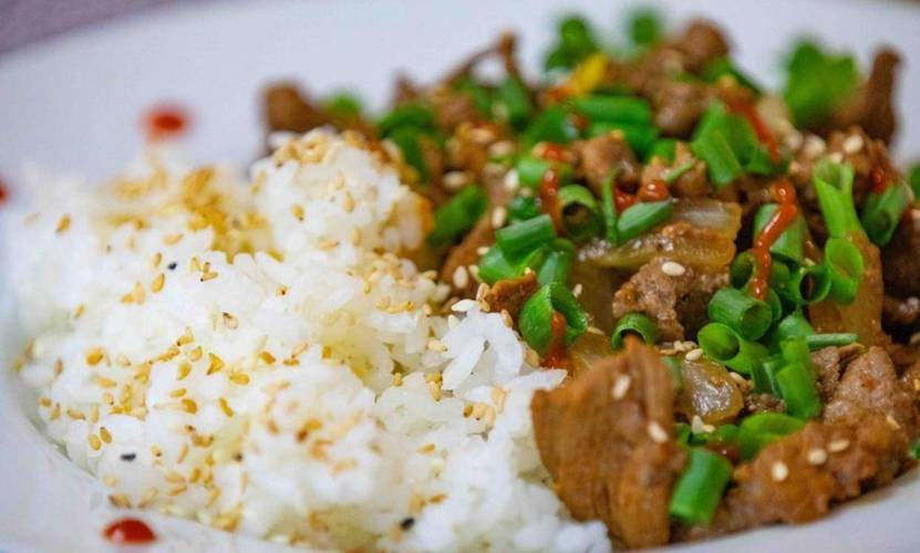 高铁推出17元盒饭:门店现炒