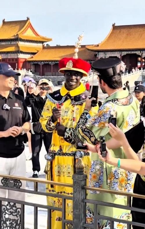 网红“馆长”抵达北京