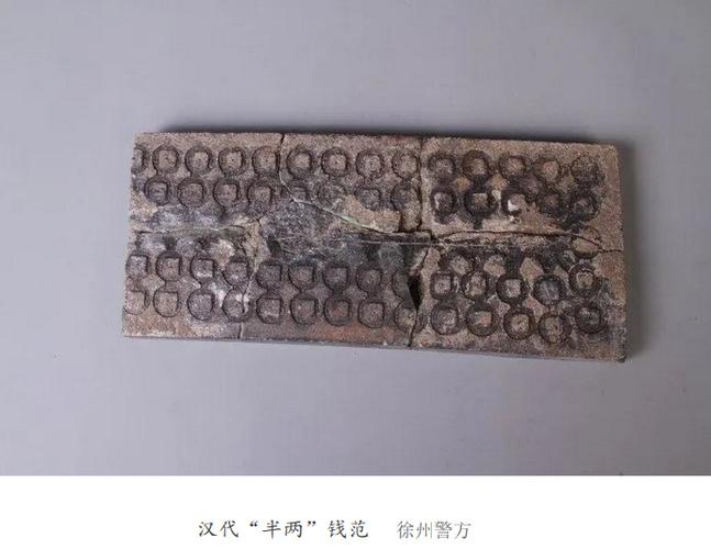 考古学家白天挖掘古文明，夜晚涉嫌盗墓引发关注