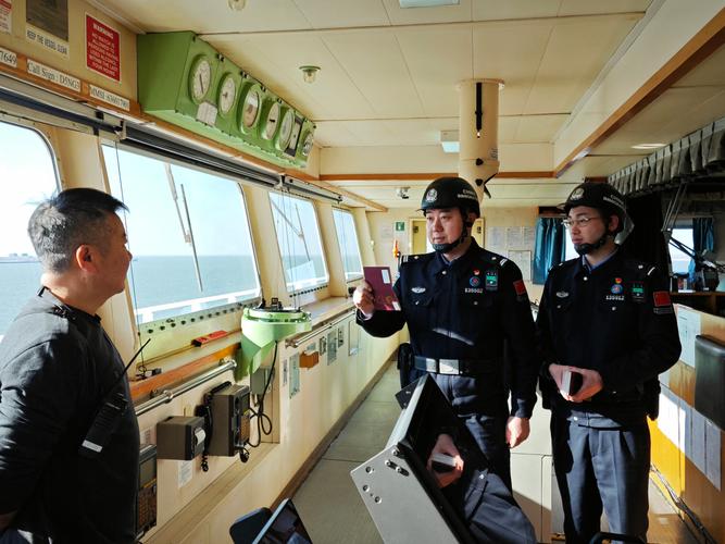 “鲁岚渔61849”逆行救下9名船员