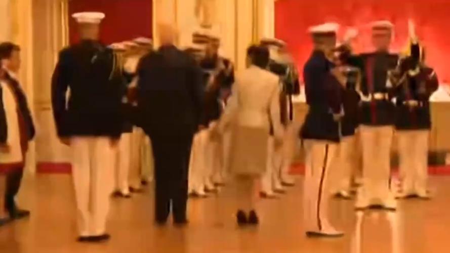 特朗普经过日本国旗未鞠躬，引发争议与关注