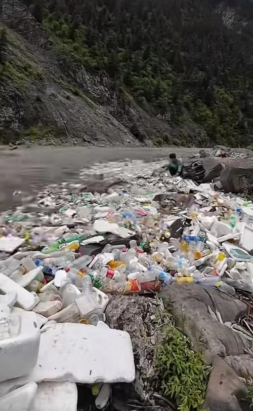 男子10年进山371次捡了2万多斤垃圾