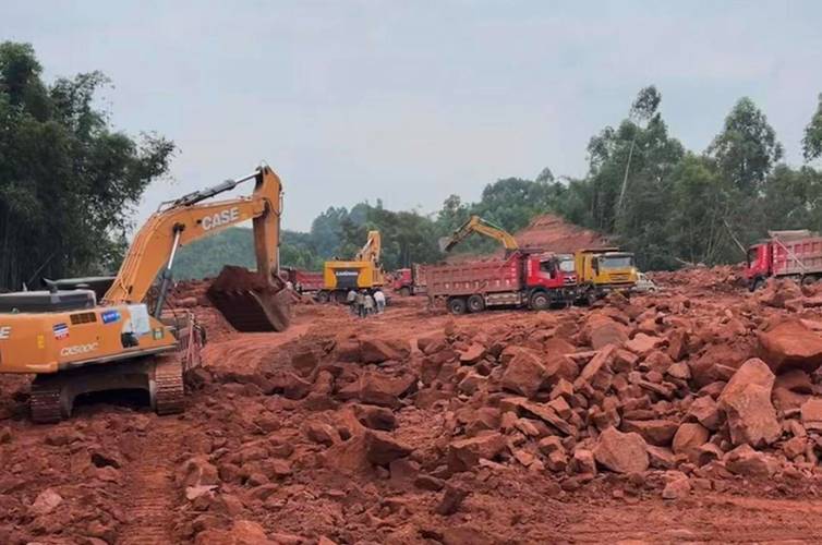 四川乐山大佛街道工地发现古墓