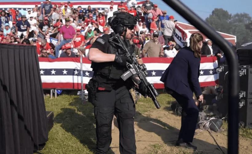 FBI局长被指调政府专机去看女友表演