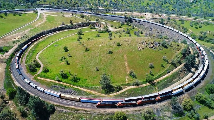 超长火车震撼再现！到底有多少节车厢