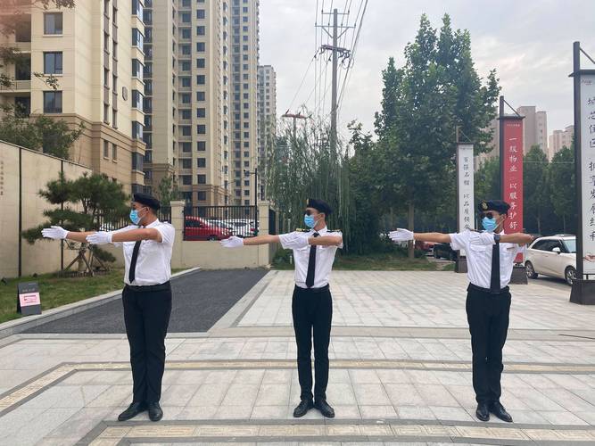 “最会拍照的保安”