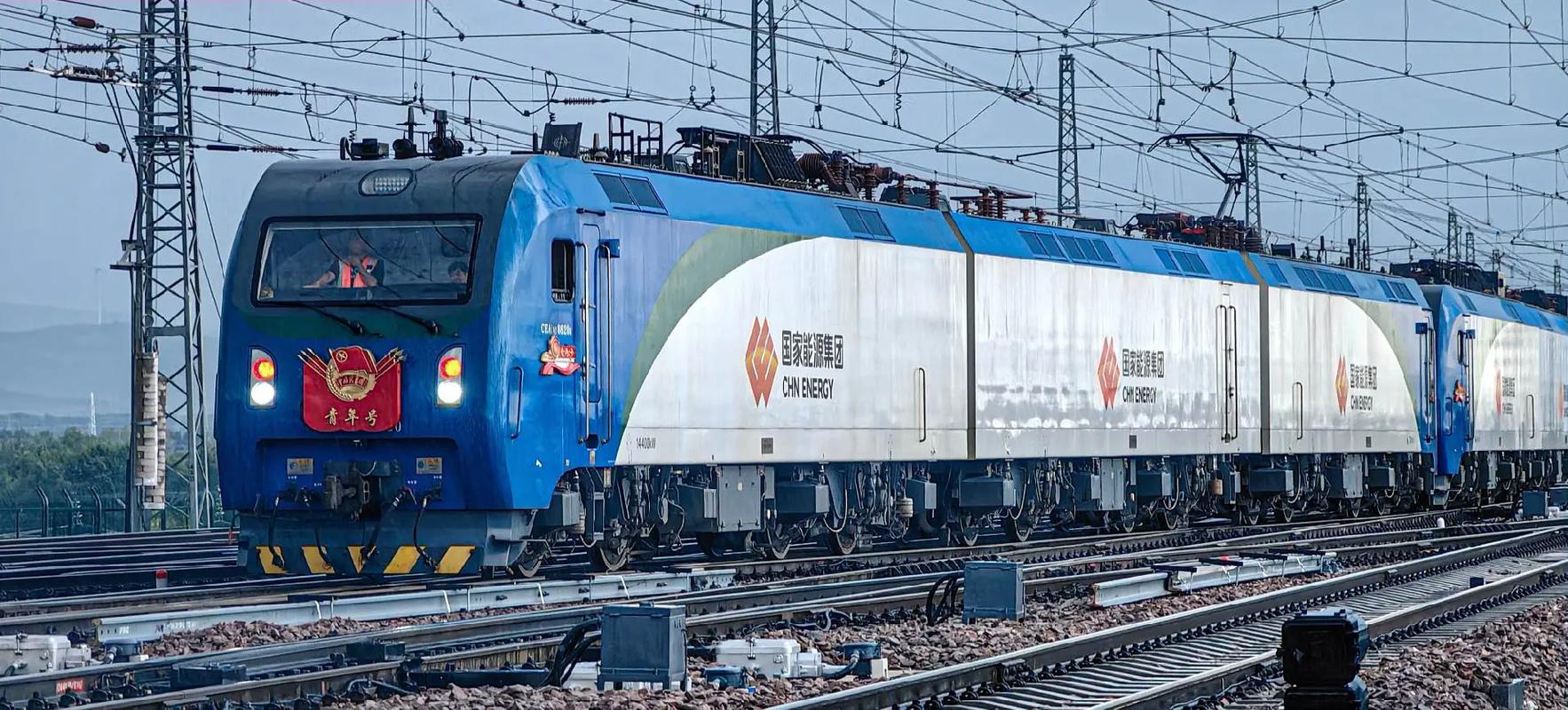 超长火车震撼再现！到底有多少节车厢