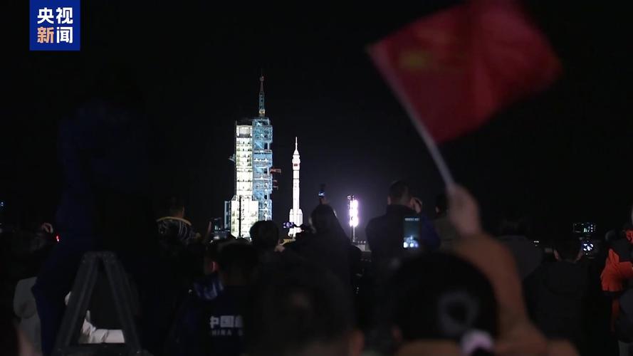 神箭携月梦启航，神舟二十一点火发射瞬间直击！