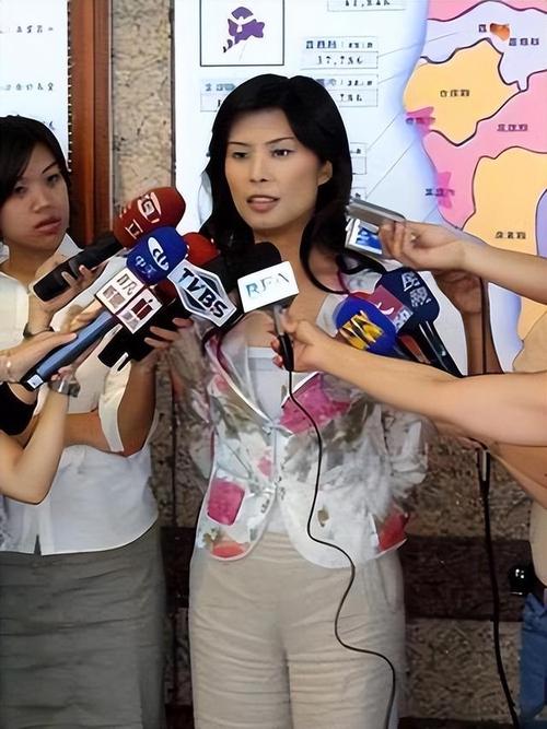 郑丽文回应外媒关于两岸关系的强烈关切