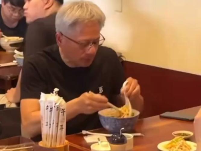 黄仁勋与韩财阀吃饭高喊全场免单