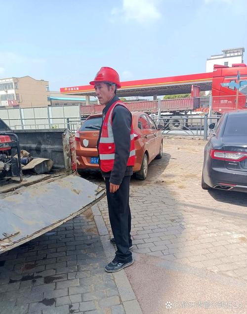 工人掉百元现金 老板跑遍工地找人