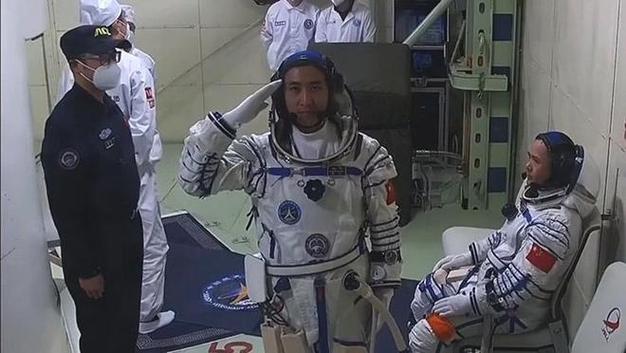 航天员武飞：儿时在村里喜欢看星空