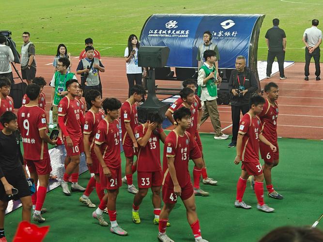 苏超决赛岳家军与穆桂英传奇同框