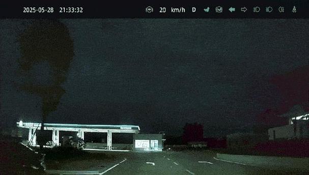 神二十一划破夜空，多地网友目击壮观瞬间