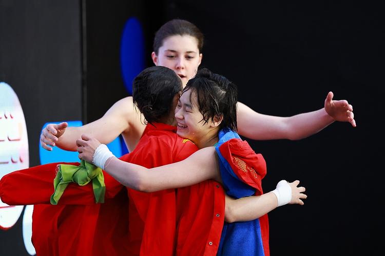 全运会女子双人10米台激烈对决，神仙打架再现赛场