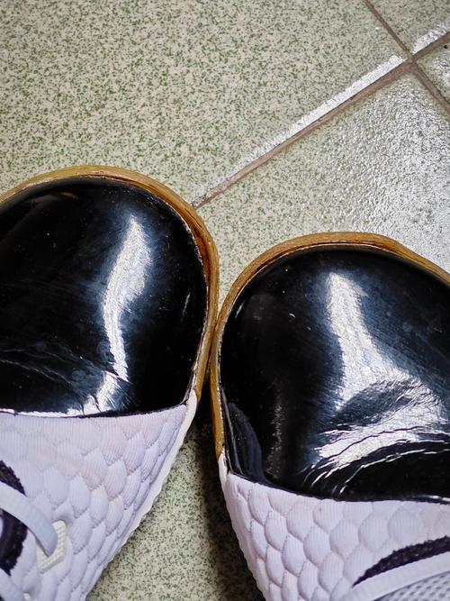 40岁牺牲民警留下的皮鞋已开胶