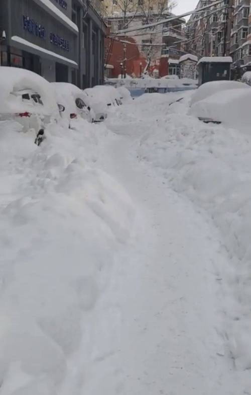 局地积雪达20厘米，大雪大暴雪预警启动