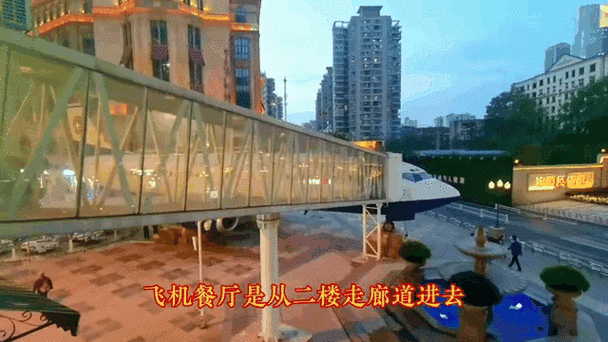 武汉街头出现飞机 官方回应
