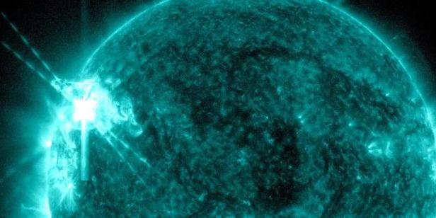 太阳连续两次爆发耀斑 或出现极光