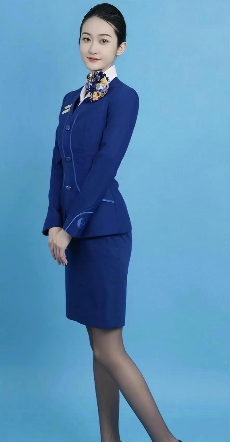 山航空姐穿上羊毛衫制服了