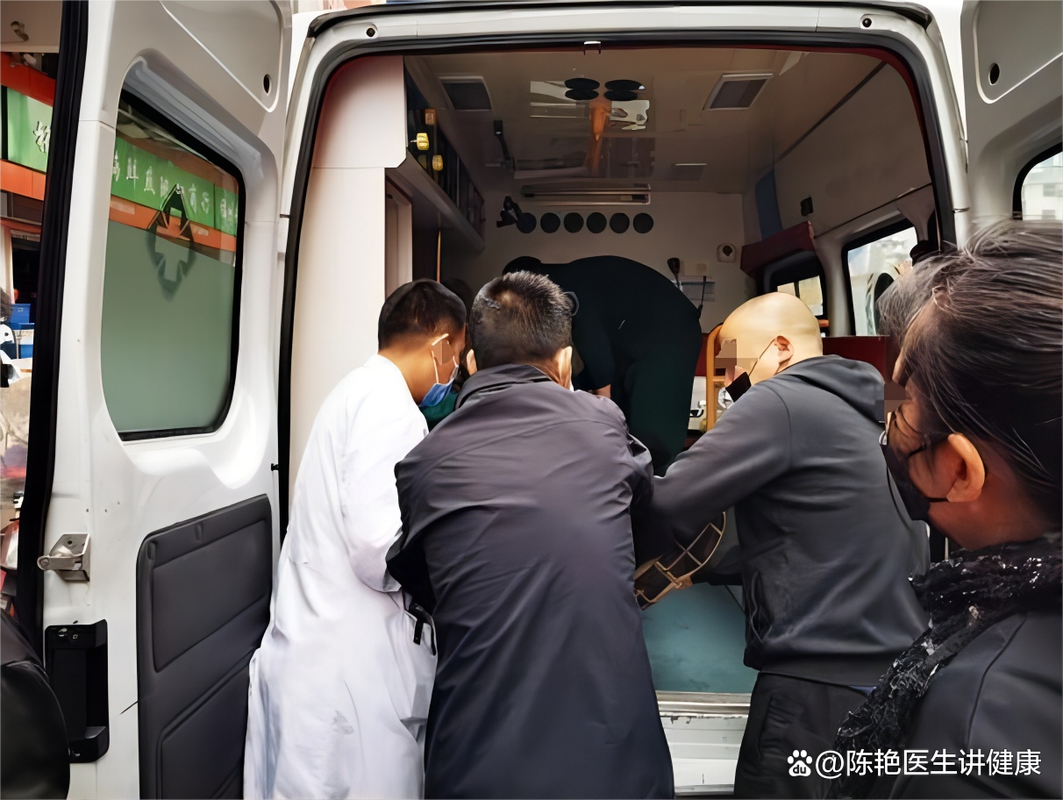 黑救护车业务员ICU走廊开展业务暗战