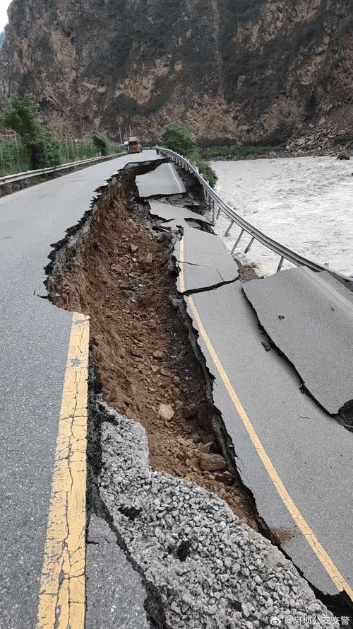 网红公路垮塌 3000村民出行受阻