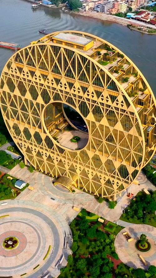 “最丑建筑”铜钱大厦拍卖 无人报名