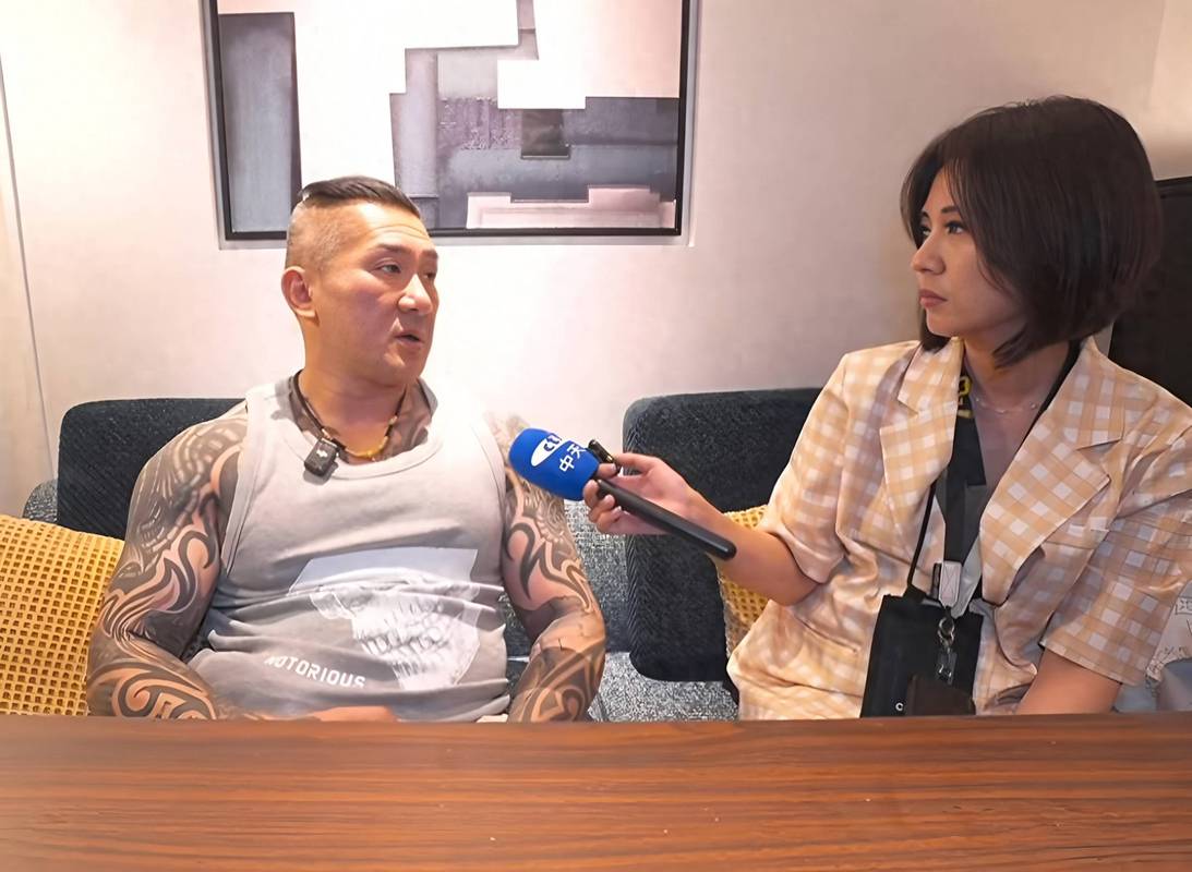 “馆长”台湾人不能和日本人站一起