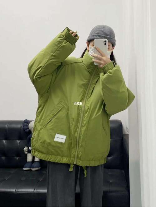 洗衣店老板提醒，军绿色卡其色羽绒服慎买！