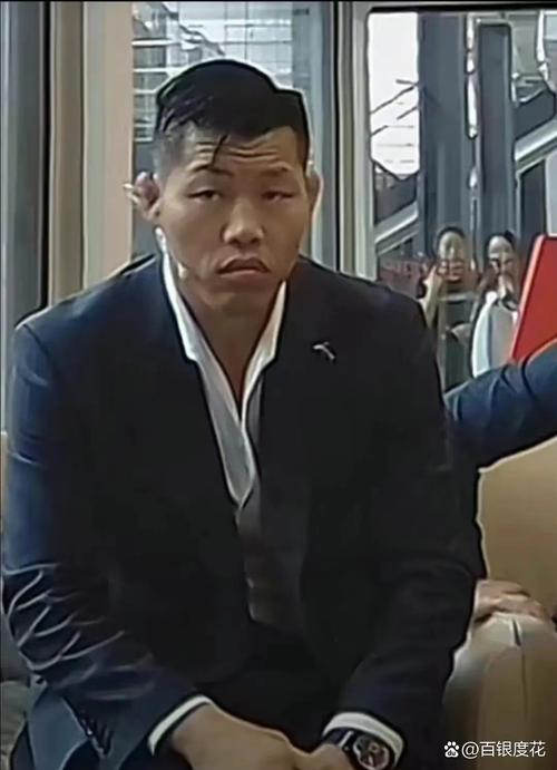 李景亮采访张伟丽