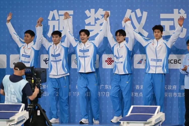 潘展乐勇夺男子100米自由泳金牌