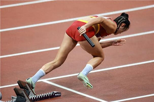 河北女子接力队勇夺女子4X200米金牌荣耀时刻