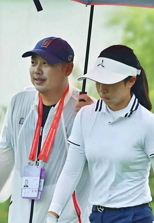 刘国梁女儿首战全运会还带作业